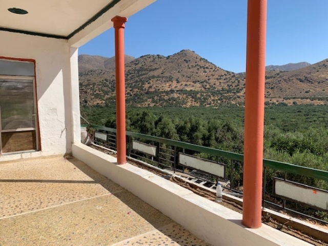 Old house is available for sale in Houmeriako 
