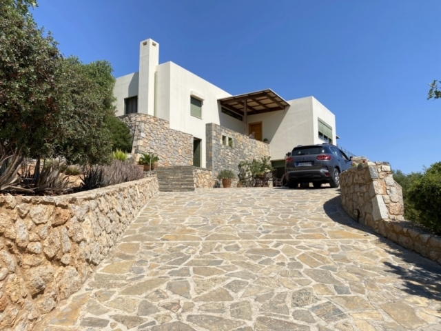 A beautiful villa with panoramic views is for sale in Aghios Nikolaos 