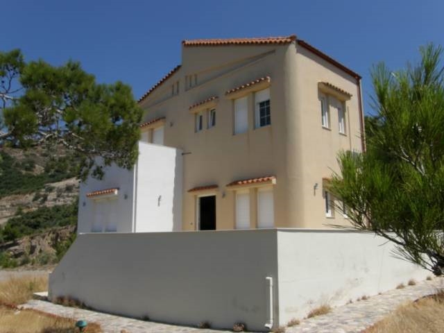 Detached house close to the sea and Ierapetra is for sale 