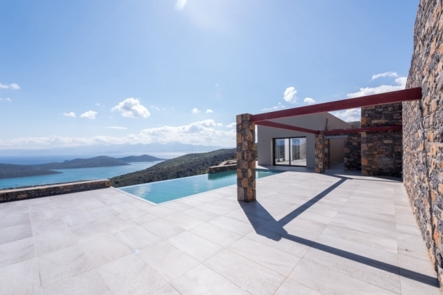New built luxurious villa of 274m2 offers magnificent views to Elounda bay 