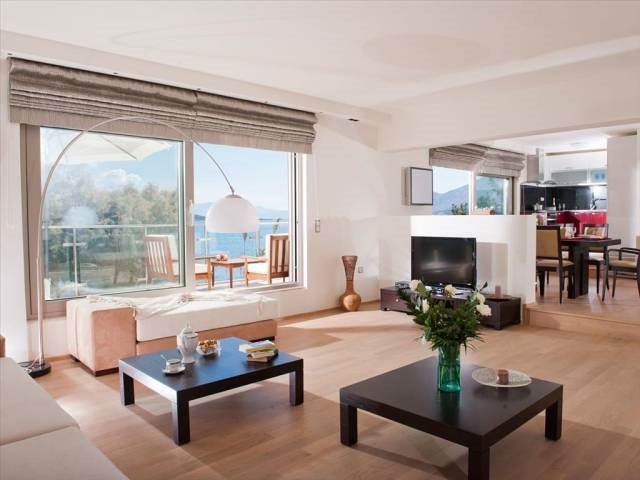 Crete exclusive luxury seafront villa for rent 