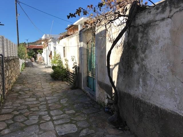 Traditional house of 108m2 available for sale 
