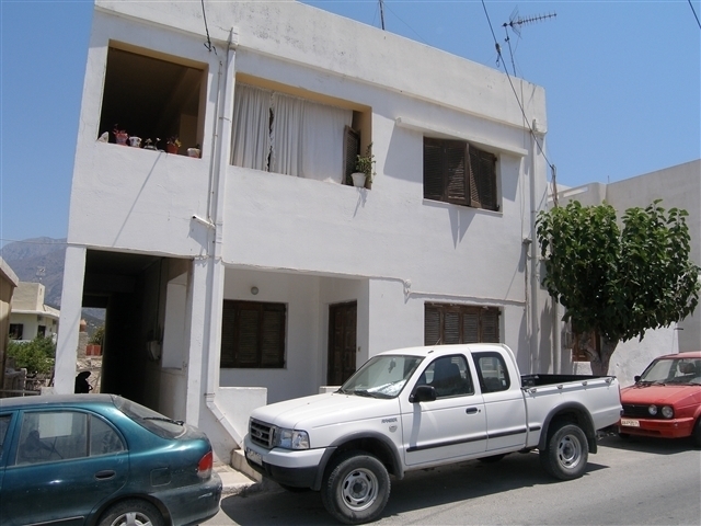 Ground floor 2-bedroom apartment  just 500m from the sea in Pachia Ammos 