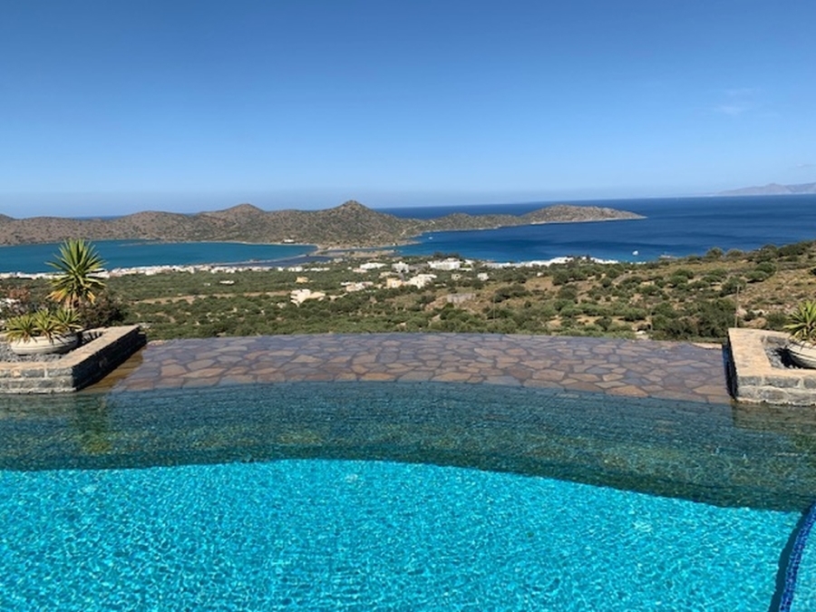 Furnished wonderful villa for sale in the cosmopolitan Elounda 