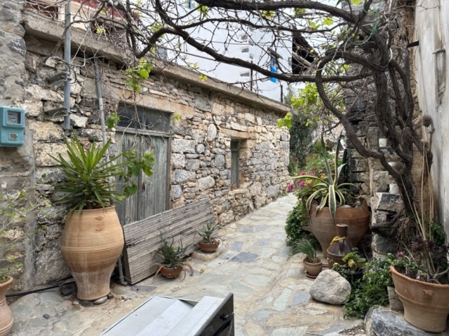 Part renovated Crete house for sale near the beach 