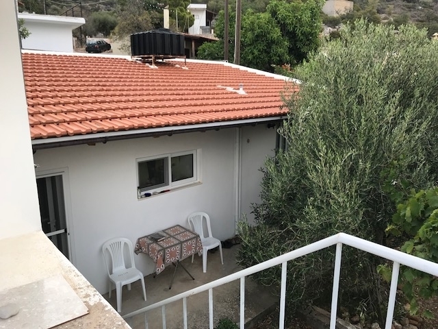 Partly renovated detached house of 170m2 for sale in Lakonia 