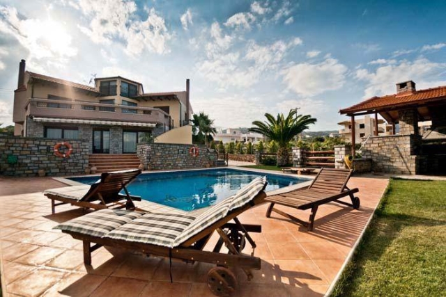 Beautiful villa and pool in Crete with extra land for sale 