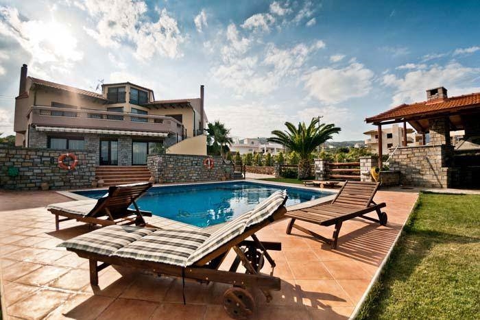 Beautiful villa and pool in Crete with extra land for sale 
