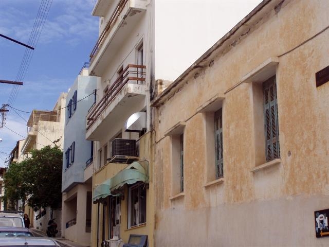 Πωλούνται 3 διαμερίσματα και μία επιχείρηση στον Άγιο Νικόλαο, Ανατολική Κρήτη 