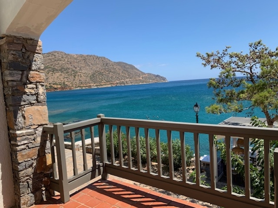 Seafront private house of 105m2 for sale in Elounda 