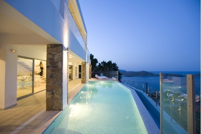 Cretan prestigious 4 bed villa for rent in Elounda with pool and beautiful sea view 