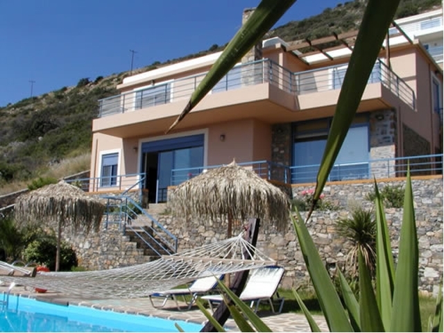 Beautiful Cretan 3 bed villa with pool and sea view for rent 