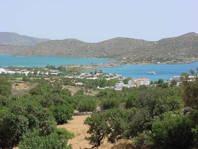 Plot of 1278m2 with building license and sea view for sale near Elounda 