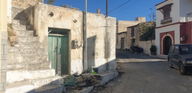 Old stone house -warehouse for sale in Meseleroi - Ierapetra 