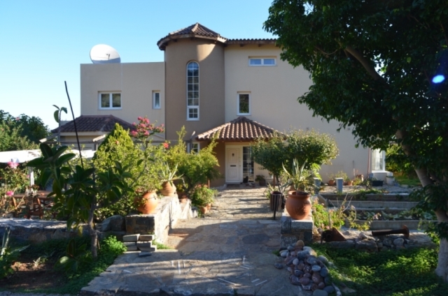 Villa with 4 bedrooms is available for sale near Agios Nikolaos 